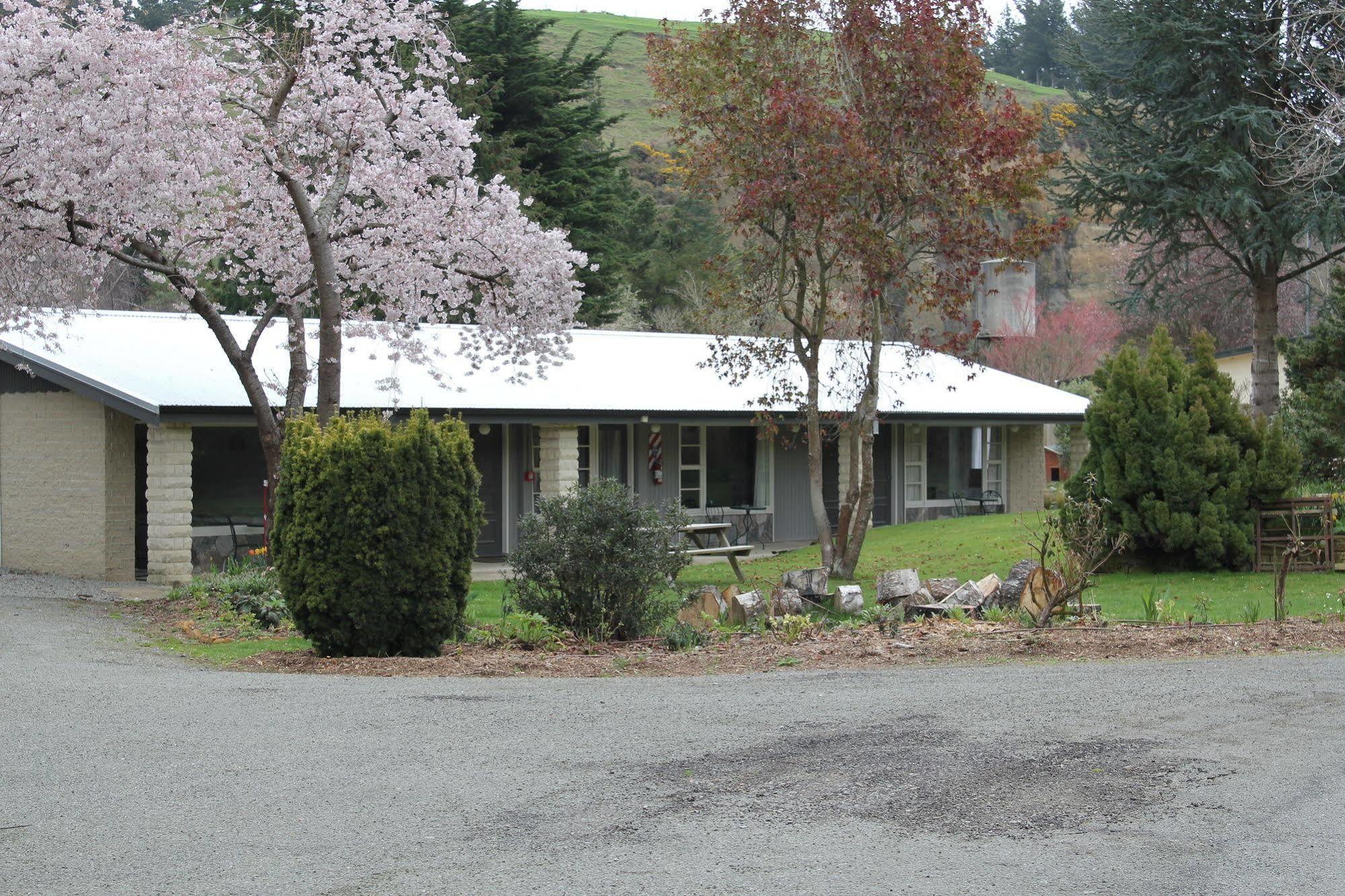 The Mill House Motel Herbert Exterior photo